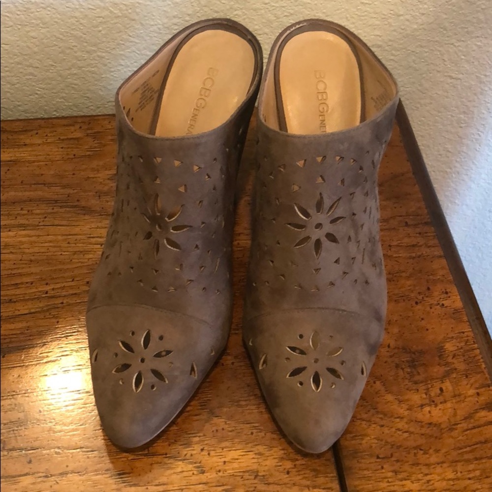 NEW w/o Tags. BCBGeneration heeled suede shoes. - Picture 8 of 8